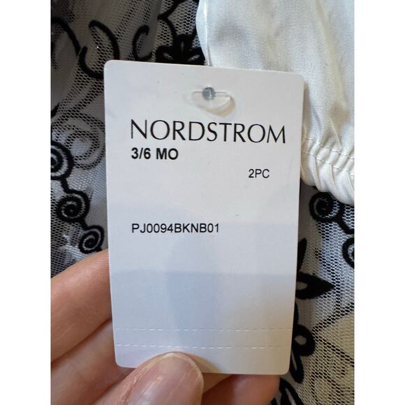 Pippa & Julie Erika Long Sleeve
Velvet & Flocked Tulle Dress size 3/6 months - Picture 2 of 4